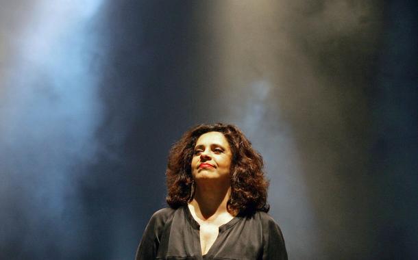 Gal Costa em apresentação em Vigo, na Espanha, em julho de 2006