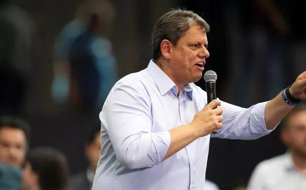 Tarcísio nega a realidade e diz que Bolsonaro respeitou o resultado das eleições