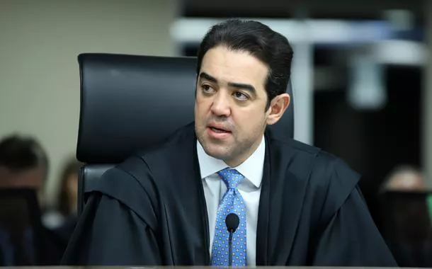 “Tenho vergonha de receber penduricalho”, diz Bruno Dantas, ministro do TCU