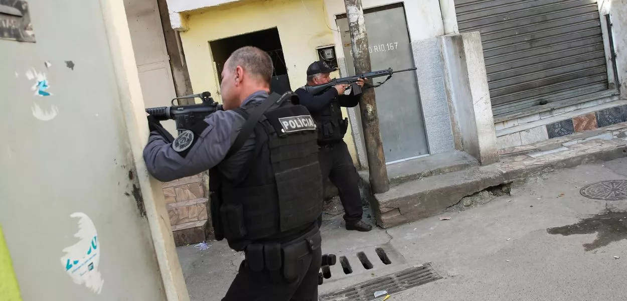 Guerra às drogas custa a vida de centenas de jovens negros e bilhões todo ano