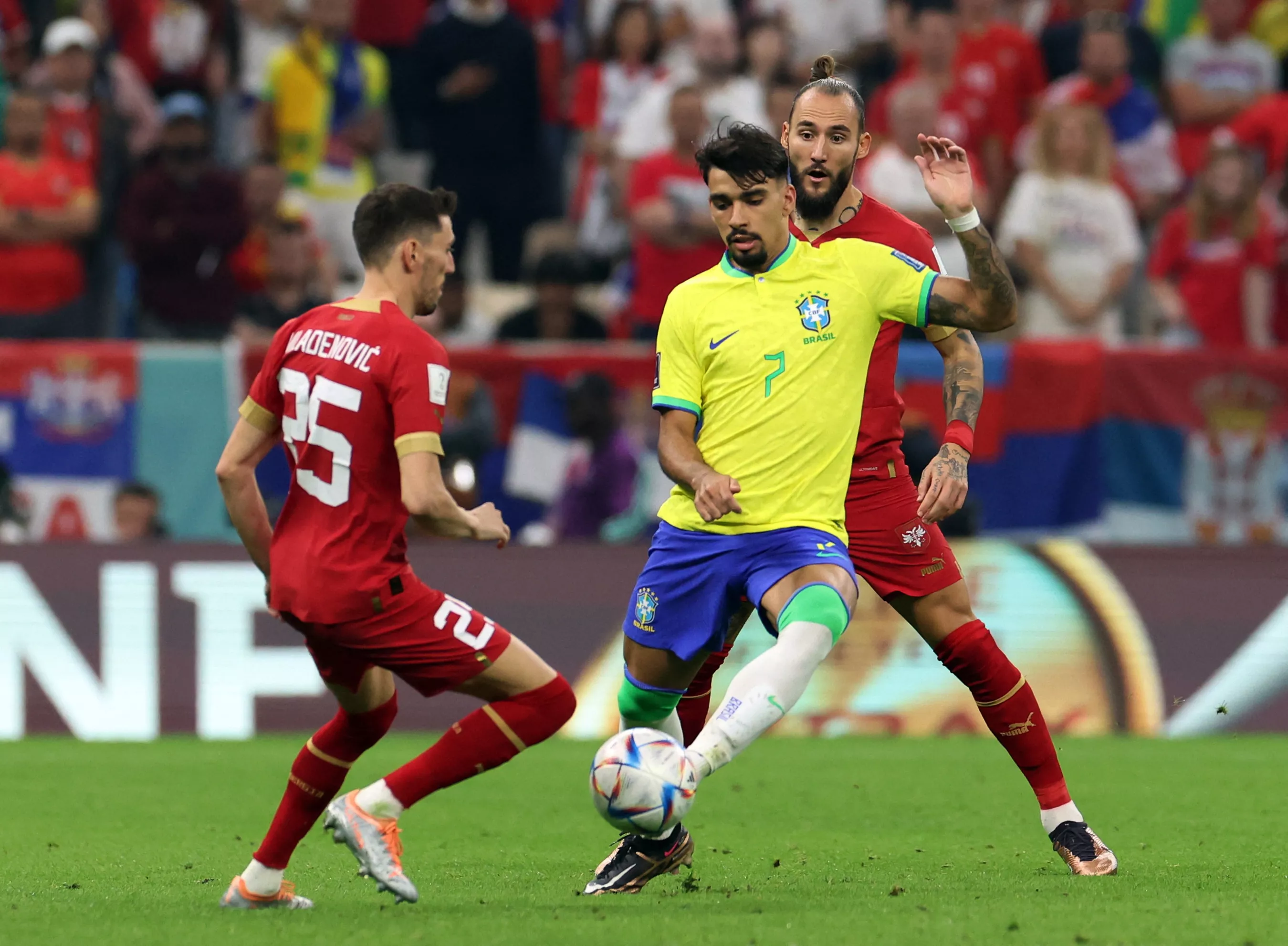 Lucas Paquetá durante partida do Brasil contra a Sérvia na Copa do Mundo