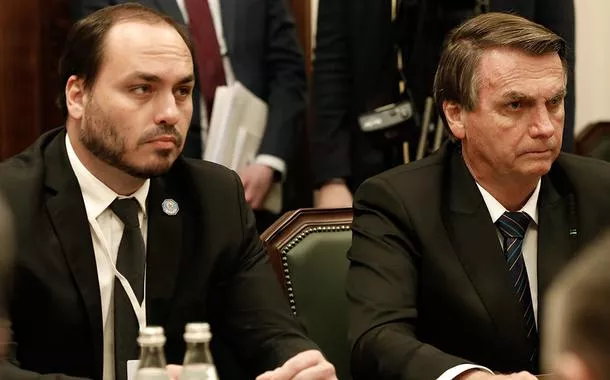 Filhos de Bolsonaro participam de vigília em Brasília antes de julgamento no STF