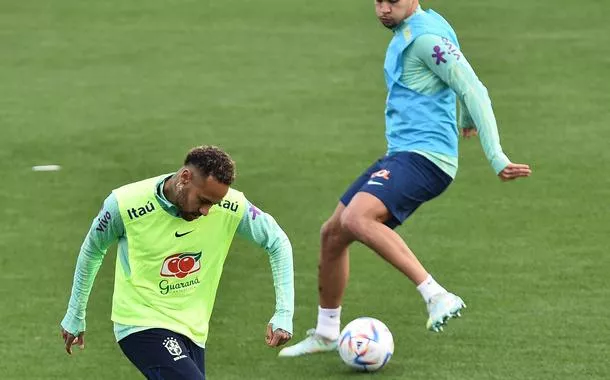 Neymar e Bruno Guimarães em treino da seleção brasileira em Turim 15/11/2022