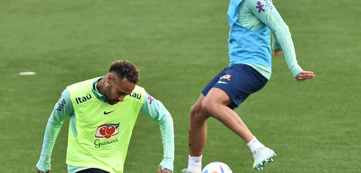Neymar e Bruno Guimarães em treino da seleção brasileira em Turim 15/11/2022