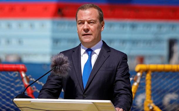 Ocidente está empurrando o planeta para a Terceira Guerra Mundial, alerta Medvedev