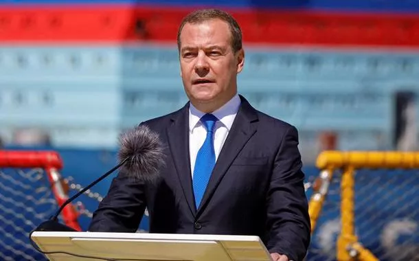 Medvedev diz que política externa mudou e avisa: Ocidente pode ser alvo de armas russas
