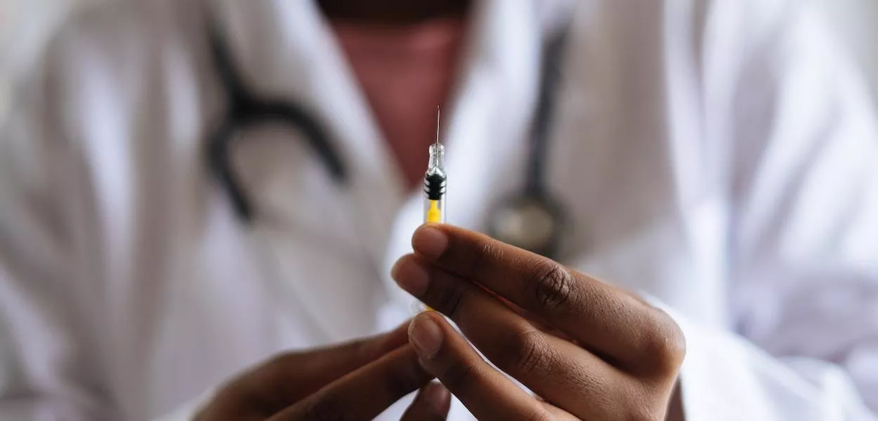 Estoques de vacinas estão 100% abastecidos, diz Ministério da Saúde
