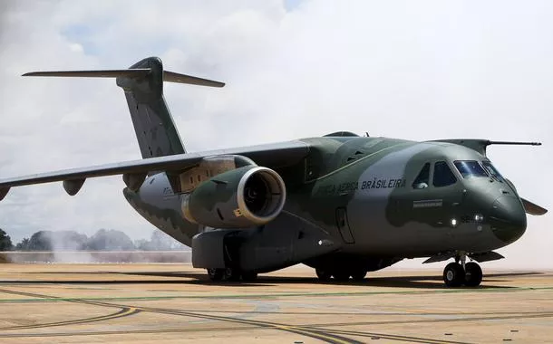 KC-390, avião para transporte tático/logístico e reabastecimentofaz um bet ai comvoo desenvolvido pela Embraer, na Base Aéreafaz um bet ai comBrasília