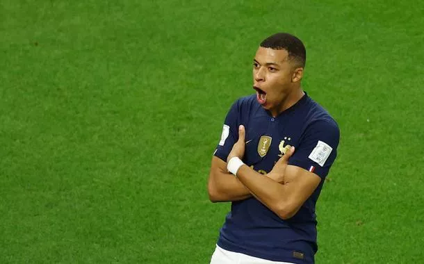 Kylian Mbappé faz apelo 'ao voto contra os extremistas que querem dividir a França'