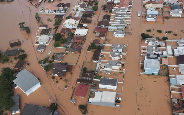 Chuvas causaram enchentes na cidade de São João Batista (Santa Catarina)
