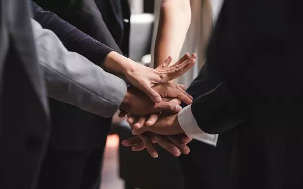 CEOs investem em práticas ESG para fortalecer reputação corporativa, revela pesquisa