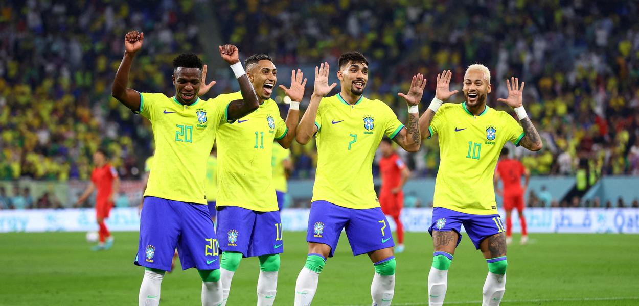 Vinícius Jr. dança com colegas da seleção brasileira para comemora gol na goleada de 4 x 1 sobre a Coreia do Sul05/12/2022