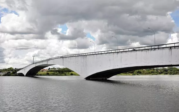 Em Brasília, ponte do Lago Sul passa a se chamar Honestino Guimarães