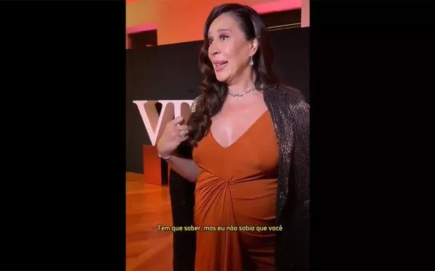 Claudia Raia se enfurece com jornalista ao perceber que profissional desconhece o nome de seu bebê (vídeo)