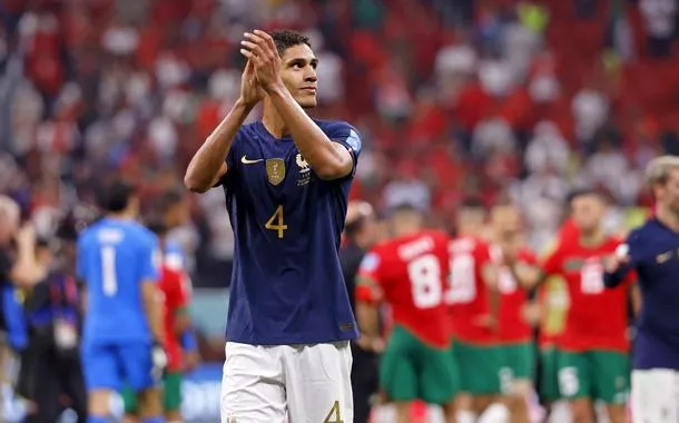 Raphael Varane em jogo da França contra Marrocos