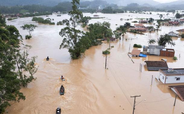 Enchentes atingem 5 estados brasileiros