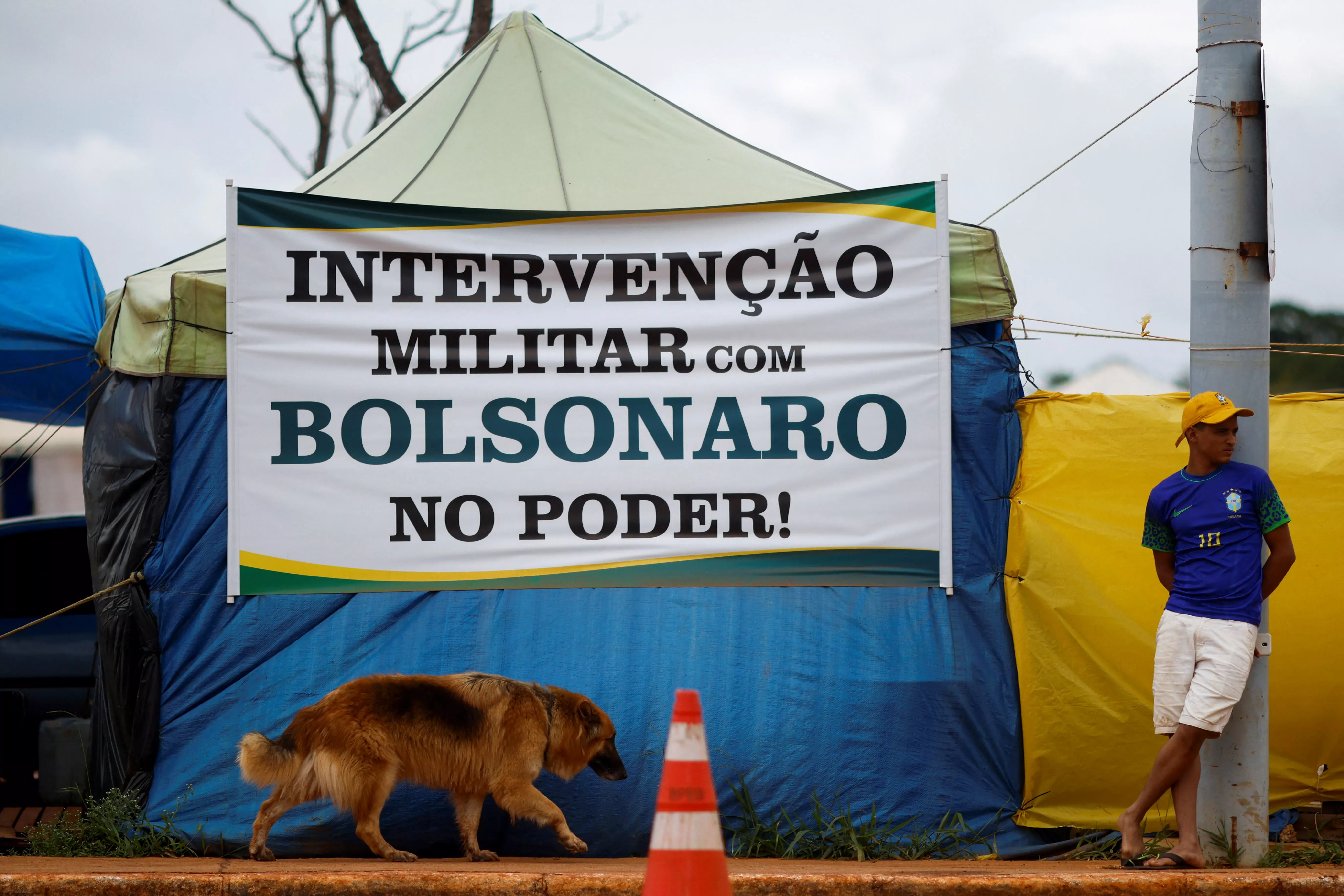 Acampamento golpista em Brasília - 27/12/2022