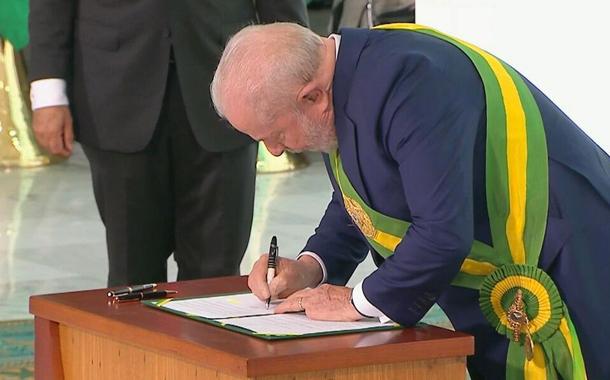 Presidente Luiz Inácio Lula da Silva assina decretos