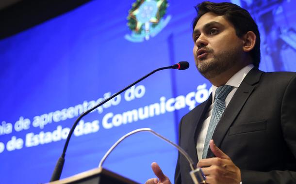 O ministro das Comunicações, Juscelino Filho, assume o cargo, em cerimônia no auditório do ministério