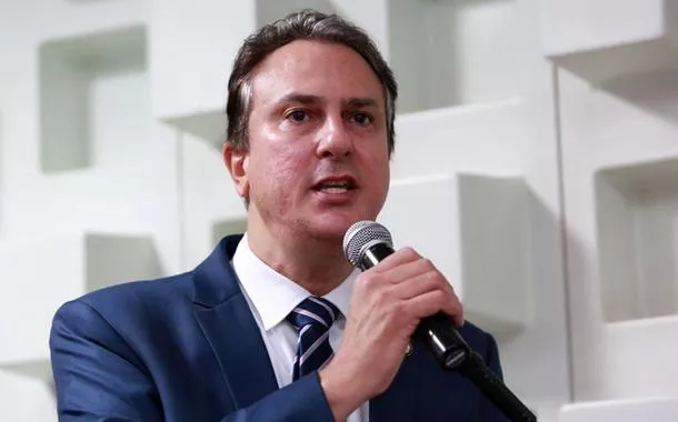 Pé-de-Meia será pago ainda neste mês, diz ministro da Educação