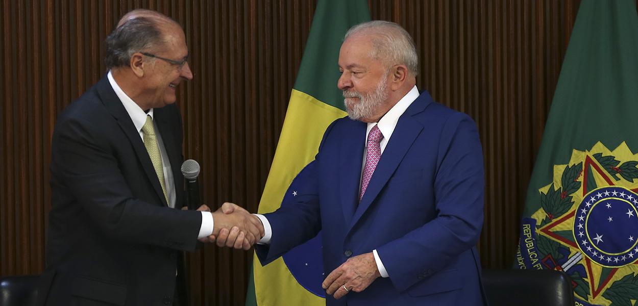 O vice-presidente, Geraldo Alckmin,e o presidente Luiz Inácio Lula da Silva, durante a primeira reunião ministerial, no Palácio do Planalto