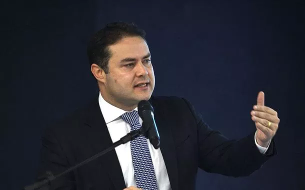 Renan Filho diz que todas as estradas do Rio Grande do Sul estarão liberadas em vinte dias