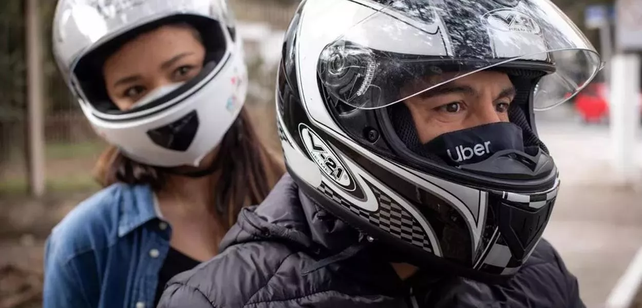 Procon-SP investiga Uber e 99 por oferta de mototáxi após proibição