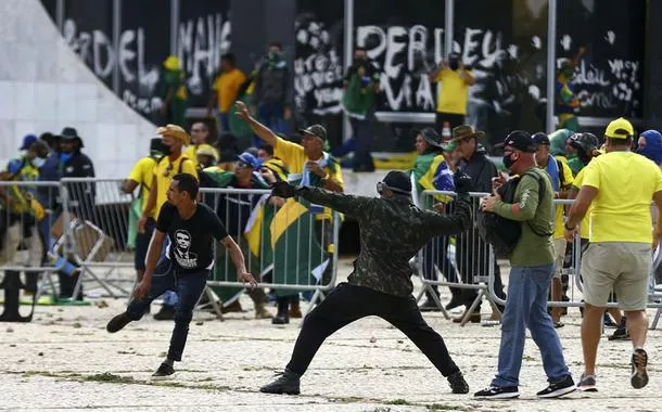 PT e Psol vão ao STF contra deputados bolsonaristas que apoiaram terrorismo em Brasília
