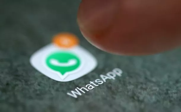 Aplicativo do WhatsApp em tela de celular