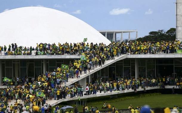 Bolsonaristas invadem sedes dos Três Poderes em Brasília
