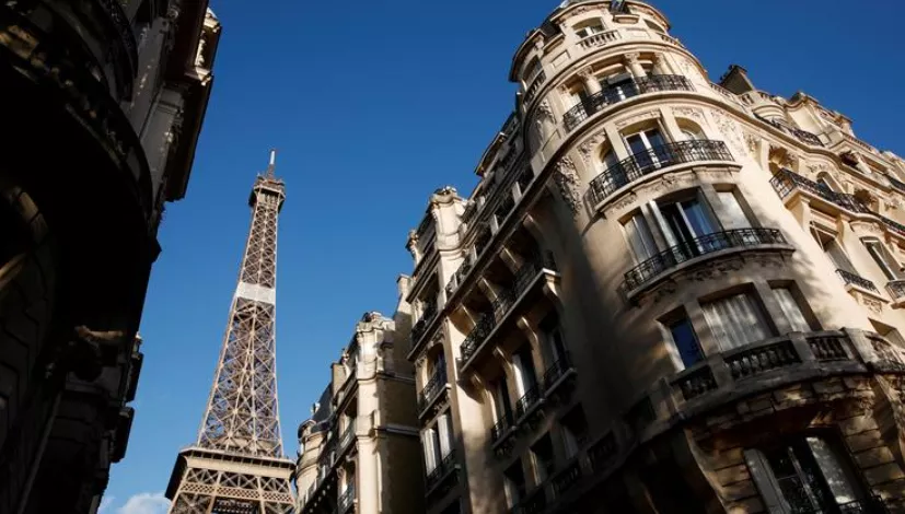 Franceses vão às urnas em cenário político dividido