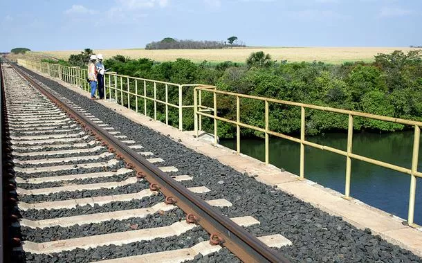 Governo deve investir de R$ 70 bi a R$ 80 bi em ferrovias e rodovias até 2026, diz ministro