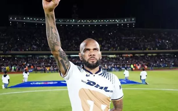 Após ser absolvido, Daniel Alves planeja processar clube mexicano por demissão sem justa causa