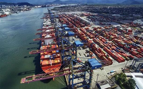 Empresa global de navegação compra maior terminal de contêineres do Brasil