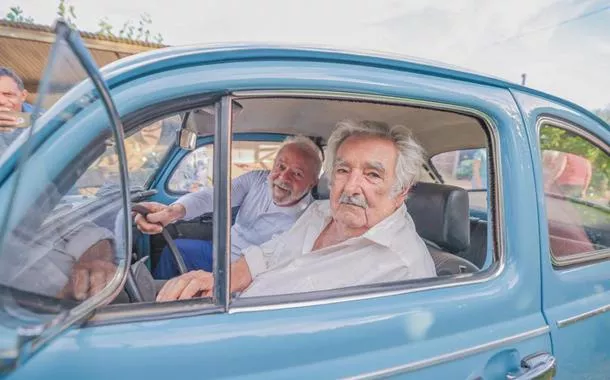 "Você é um farol na luta por um mundo melhor", diz Lula em mensagem de solidariedade a Pepe Mujica