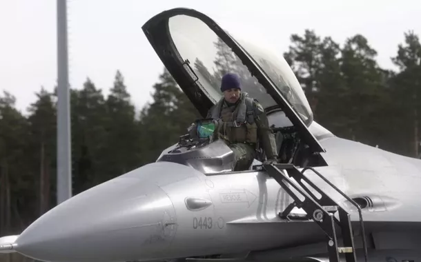 Pilotos dos EUA reagem com indignação ao vazamento de planos de ataque em chat no Signal