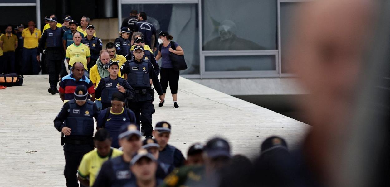 Bolsonaristas radicais são detidos após invadirem o Palácio do Planalto