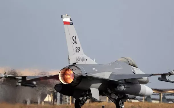 Caça a jato F-16 da Força Aérea dos EUA 