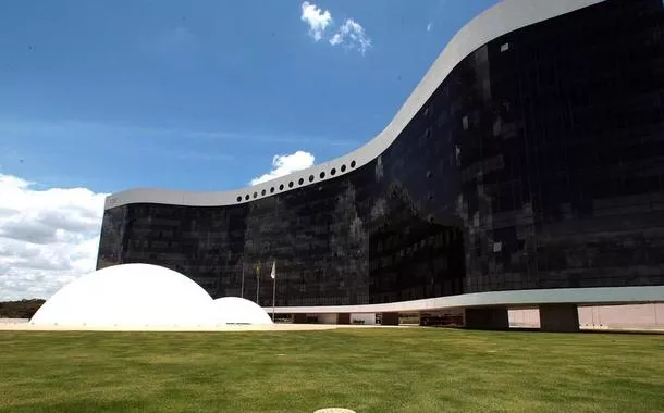 TSE assina acordo com PF e AGU para combate à desinformação nas eleições municipais