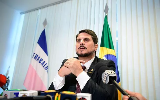 Marcos do Val demonstrou "completo desprezo" por ordens do STF, diz Moraes