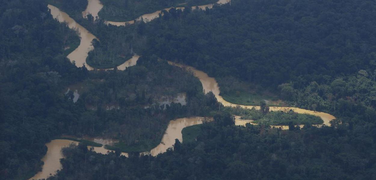 Rio atingido pelo garimpo ilegal na Amazônia