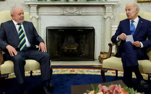 "Quem sabe da condição do Biden é o Biden", diz Lula sobre o democrata seguir na campanha pela Casa Branca