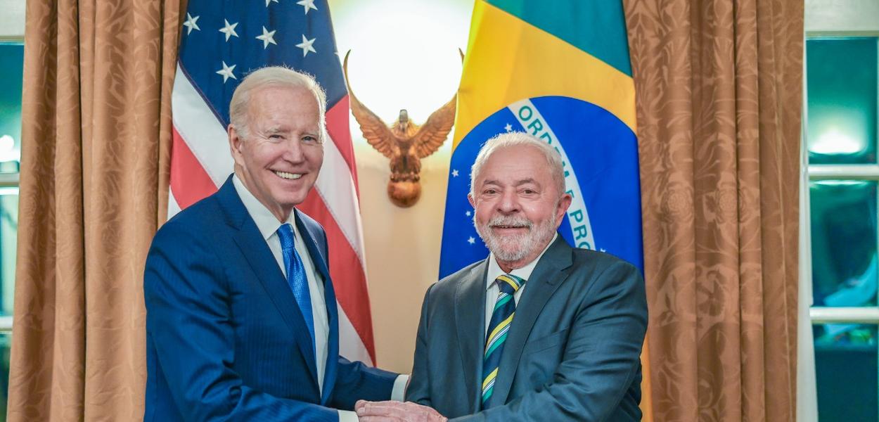Joe Biden (à esq.) e Luiz Inácio Lula da Silva