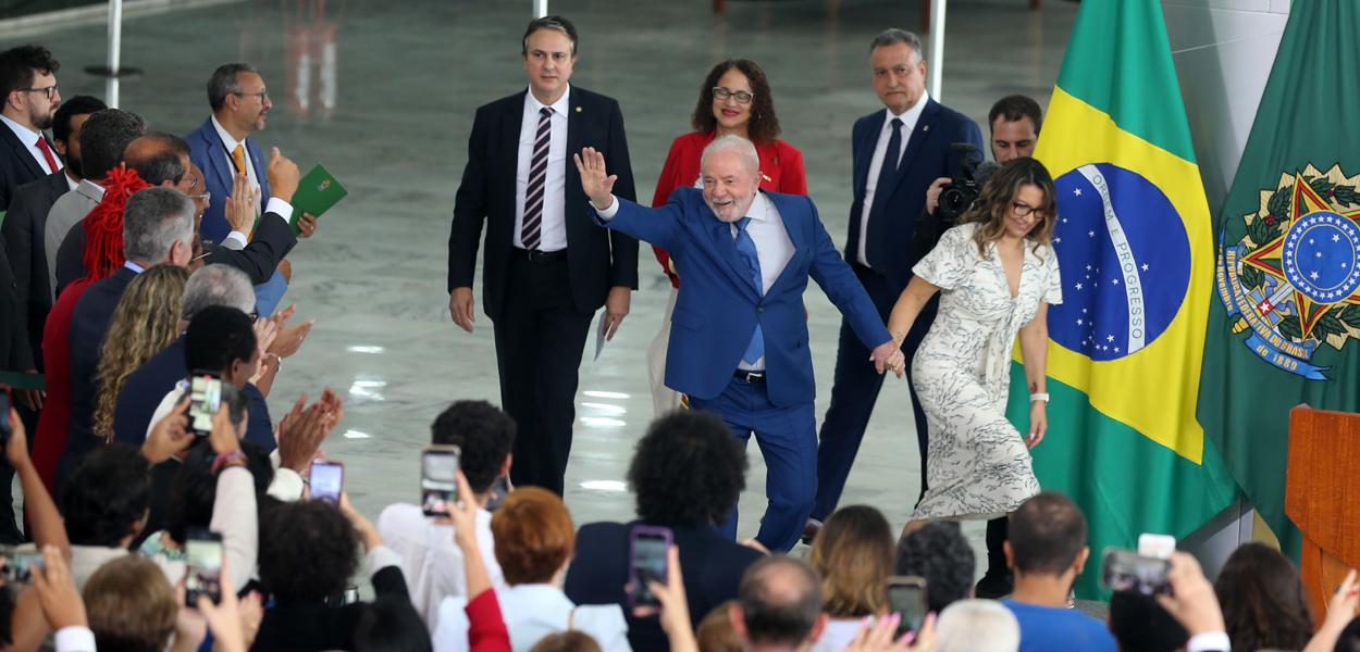 Camilo Santana, Luciana Santos, Rui Costa, Lula e Janja (Foto: Valter Campanato/Agência Brasil) Camilo Santana, Luciana Santos, Rui Costa, Lula e Janja