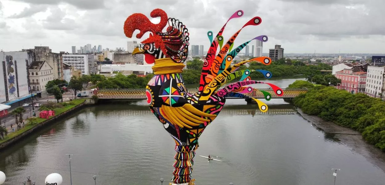 Galo ancestral, em campanha da Prefeitura do Recife contra Preconceito Racial no Carnaval