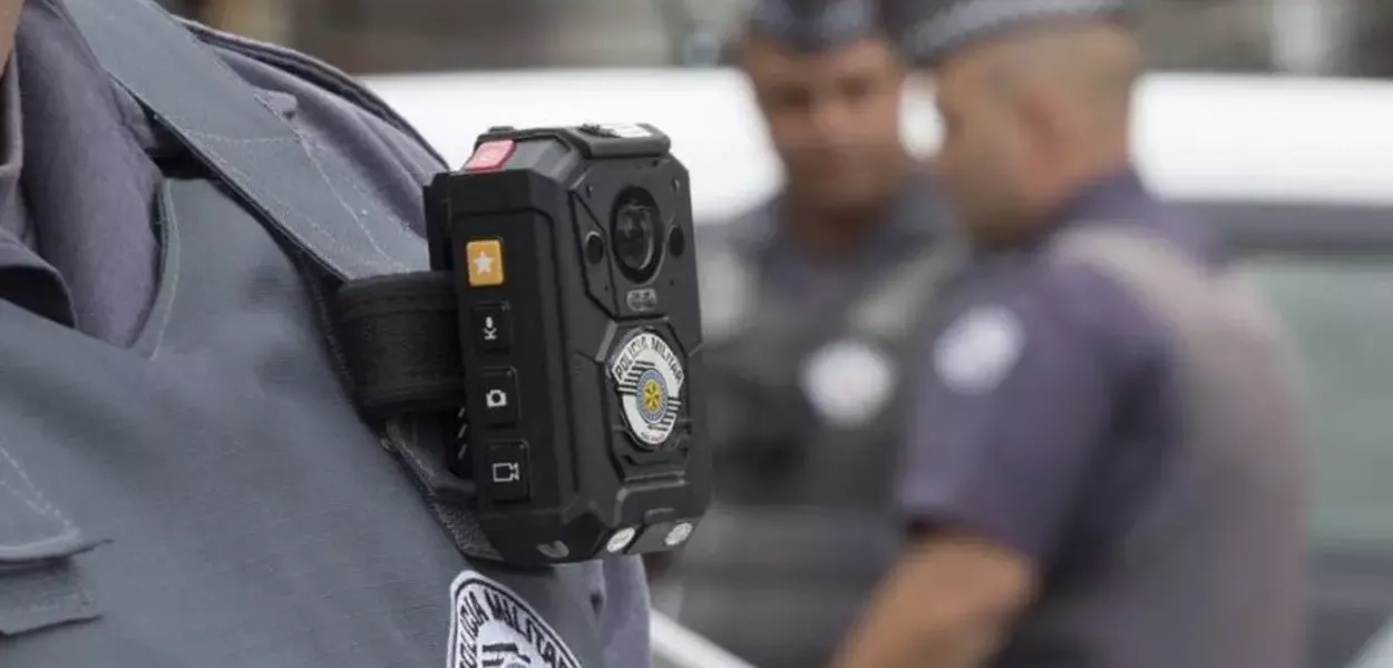 Câmera corporal flagra execução de suspeito rendido por PMs em Paraisópolis