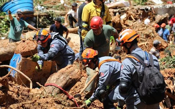 Deslizamento de terra em São Sebastião (SP)