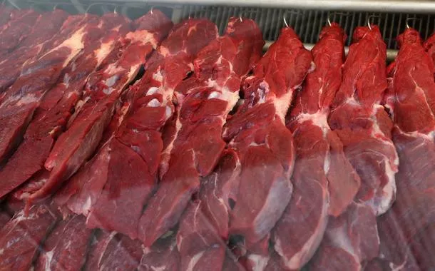 Brasil suspende exportações de carne bovina à China com confirmação de caso de "vaca louca" 19/10/2019