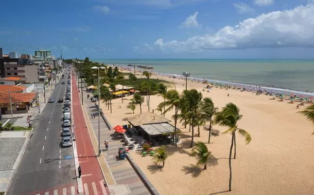 Alargamento da faixa de areia em João Pessoa