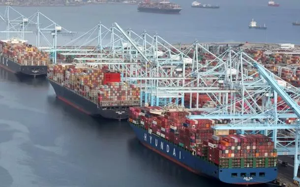 Déficit comercial dos EUA atinge máxima recorde em janeiro com aumento das importações